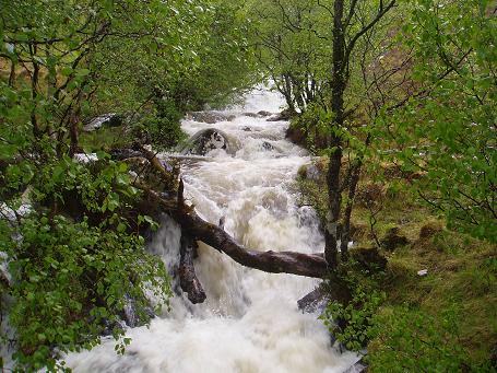 Woest kolkend water